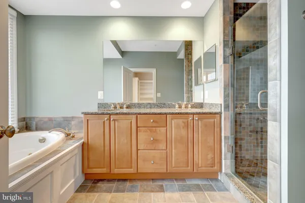 $6,300 | 229 Locust Street Southeast, Unit 3, Vienna, VA 22180