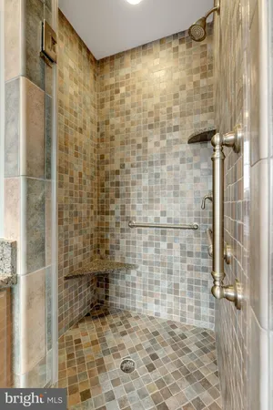 $6,300 | 229 Locust Street Southeast, Unit 3, Vienna, VA 22180