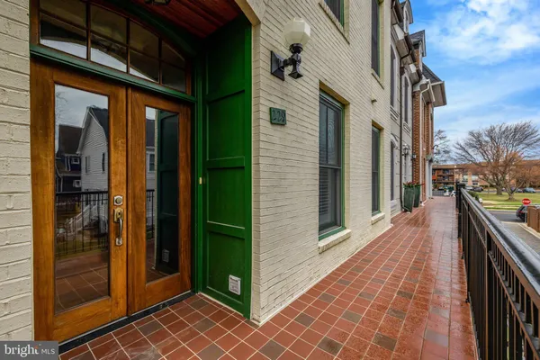 $6,300 | 229 Locust Street Southeast, Unit 3, Vienna, VA 22180