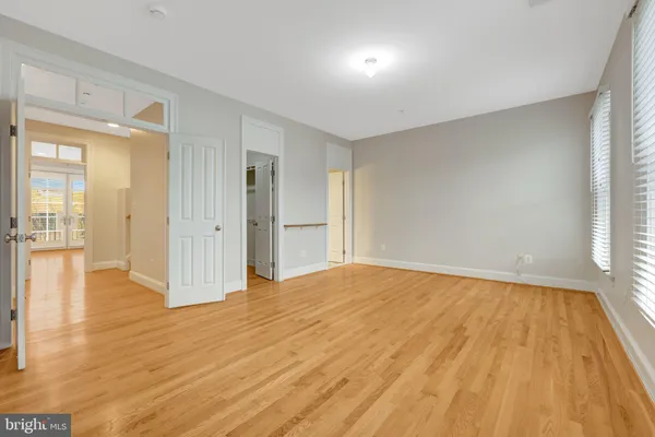 $6,300 | 229 Locust Street Southeast, Unit 3, Vienna, VA 22180