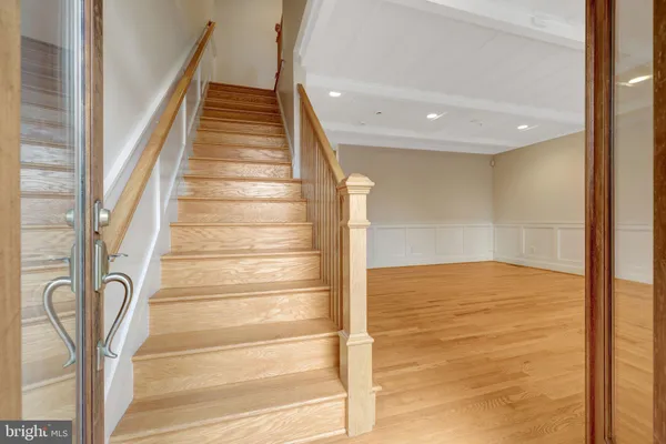 $6,300 | 229 Locust Street Southeast, Unit 3, Vienna, VA 22180