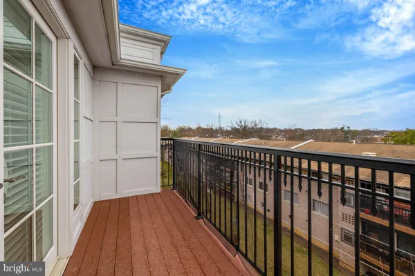 $6,300 | 229 Locust Street Southeast, Unit 3, Vienna, VA 22180