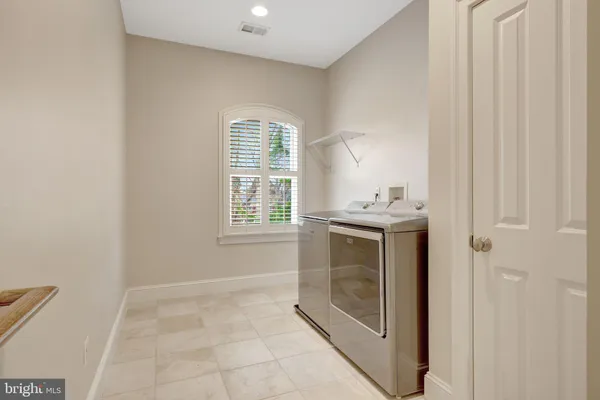 $6,300 | 229 Locust Street Southeast, Unit 3, Vienna, VA 22180