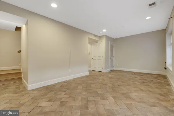 $6,300 | 229 Locust Street Southeast, Unit 3, Vienna, VA 22180