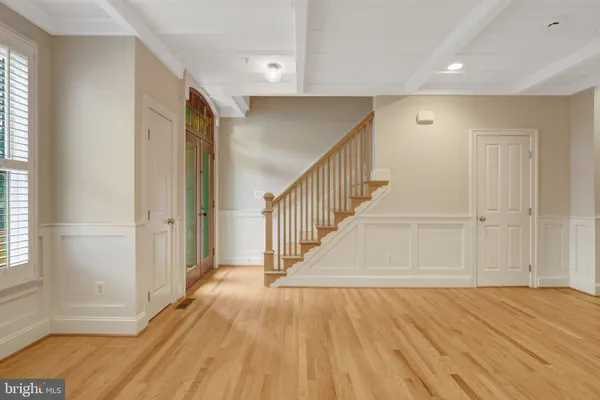 $6,300 | 229 Locust Street Southeast, Unit 3, Vienna, VA 22180