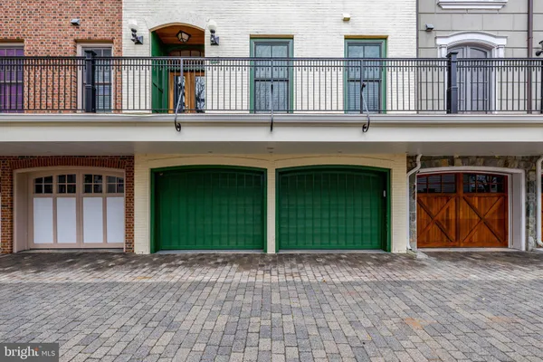 $6,300 | 229 Locust Street Southeast, Unit 3, Vienna, VA 22180