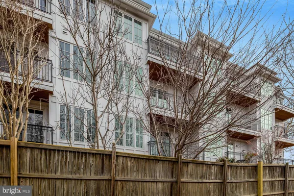 $6,300 | 229 Locust Street Southeast, Unit 3, Vienna, VA 22180