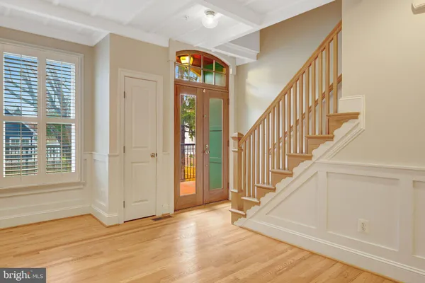 $6,300 | 229 Locust Street Southeast, Unit 3, Vienna, VA 22180