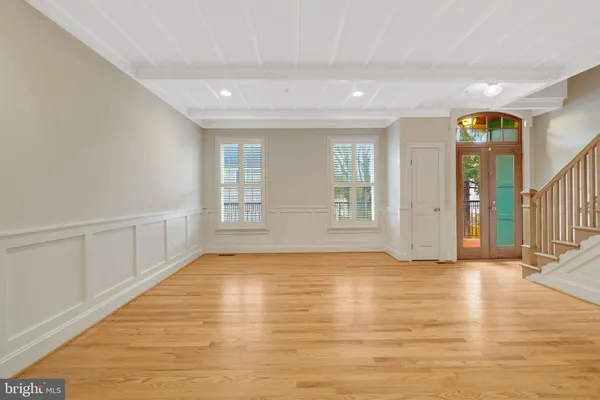 $6,300 | 229 Locust Street Southeast, Unit 3, Vienna, VA 22180