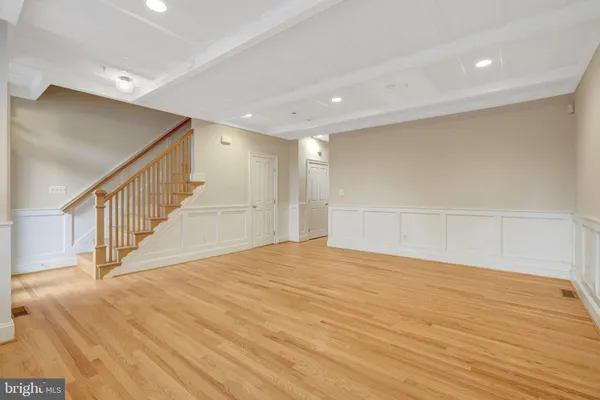 $6,300 | 229 Locust Street Southeast, Unit 3, Vienna, VA 22180