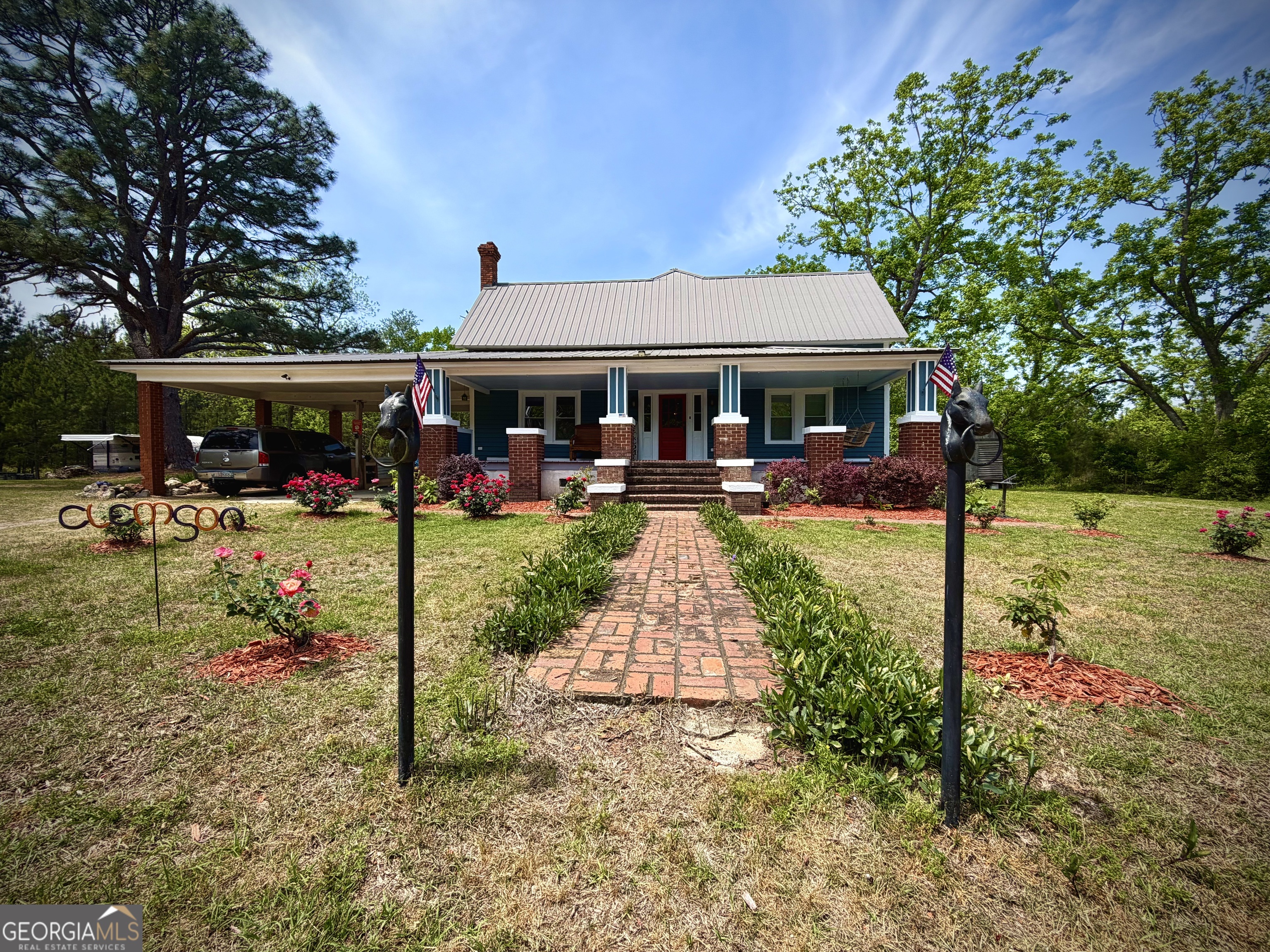a view of a house with backyard and sitting area