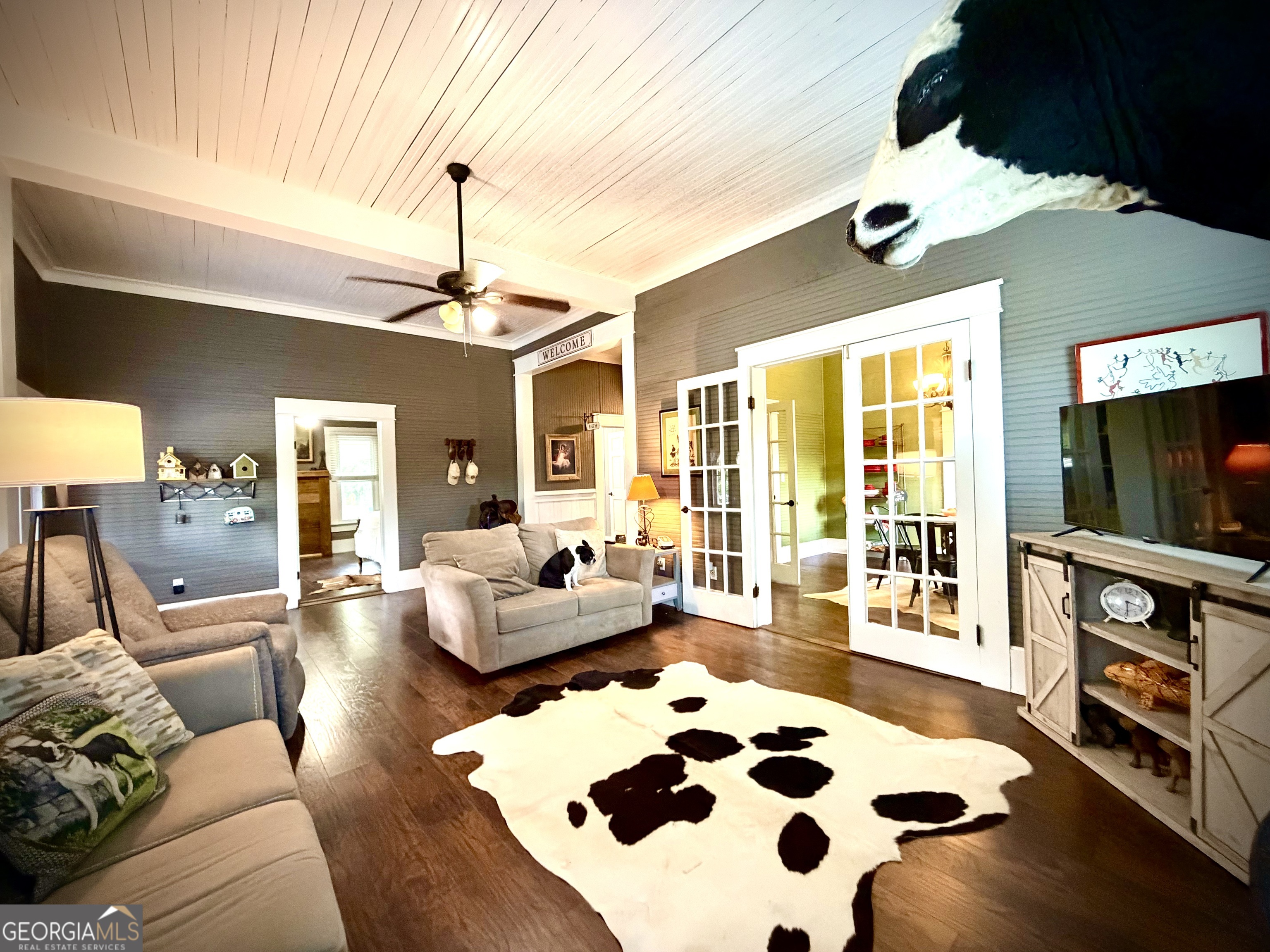629 Bobby Fortner Road Kite, GA 31049 - Photo 9 of 63 a living room with furniture and a flat screen tv