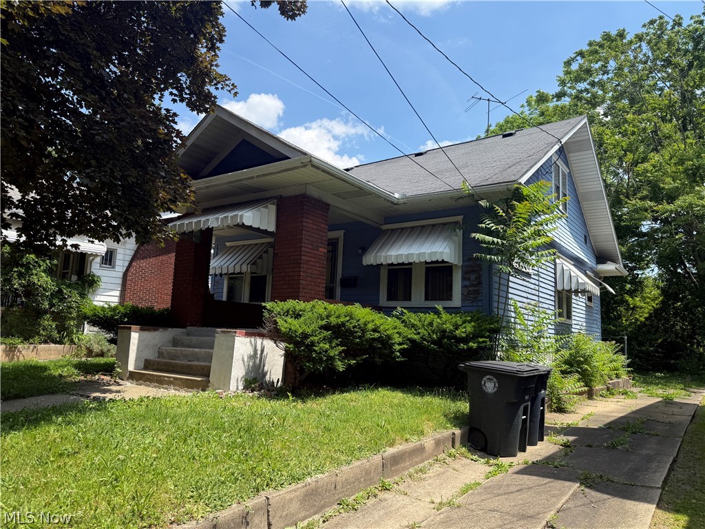 1011 Chalker Street Akron, OH 44310 - Photo 3 of 16