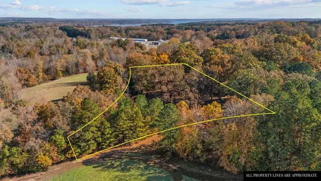 a view of residential houses with outdoor space