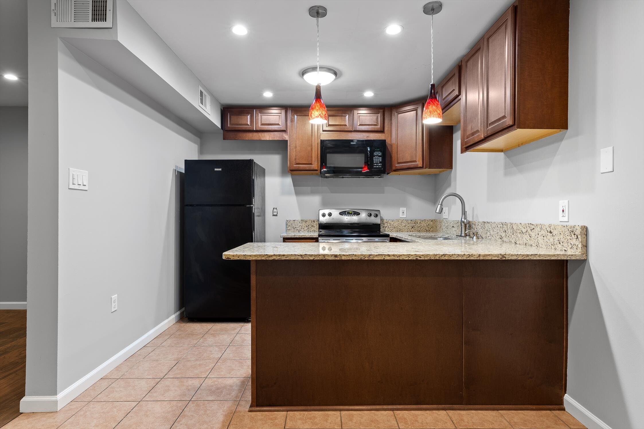 900 Mountain Creek Road, Unit 109 Chattanooga, TN 37405 - Photo 2 of 39 33-Mountain Creek -8