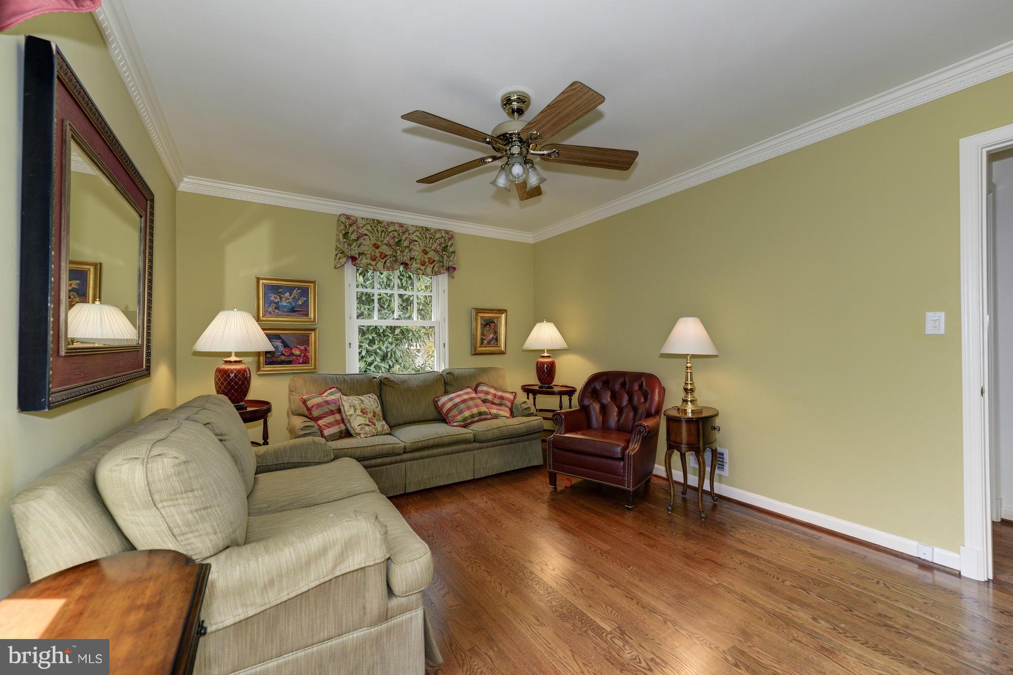 6752 Little Falls Road Arlington, VA 22213 - Photo 14 of 30 a living room with furniture