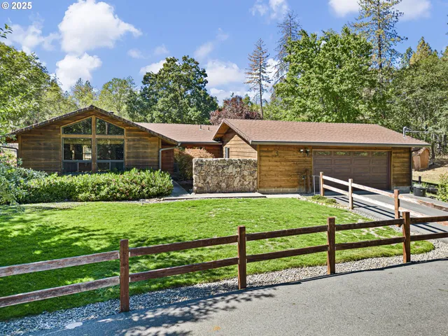 $675,000 | 1580 Robertson Bridge Road, Grants Pass, OR 97526