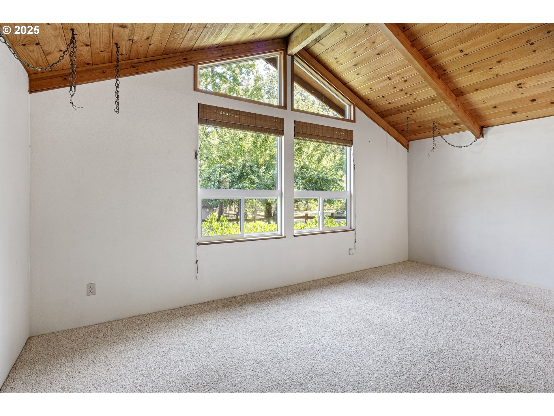 1580 Robertson Bridge Road Grants Pass, OR 97526 - Photo 15 of 29