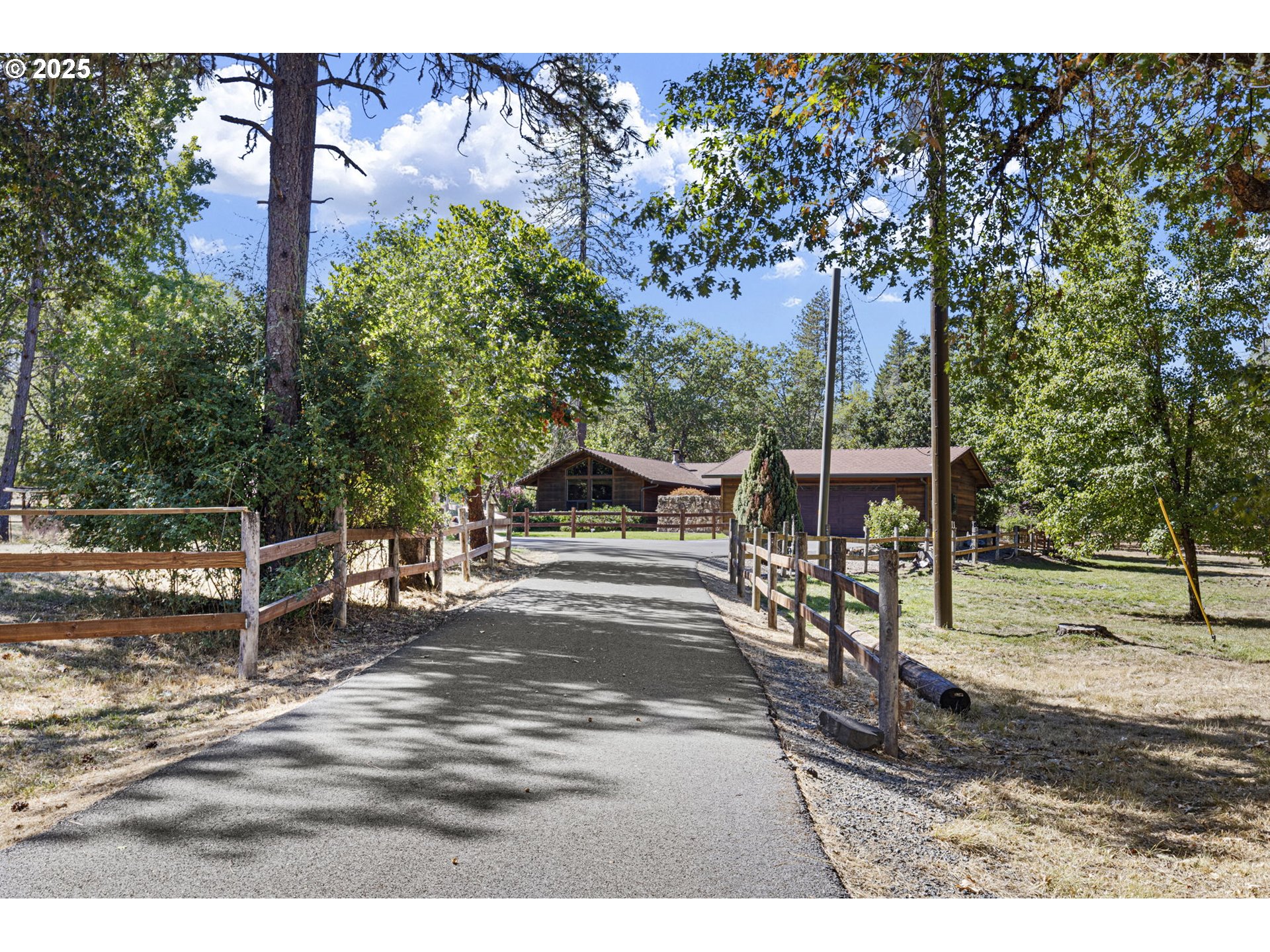 1580 Robertson Bridge Road Grants Pass, OR 97526 - Photo 25 of 29