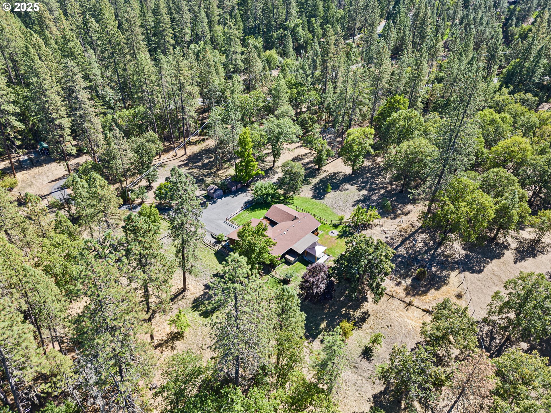 1580 Robertson Bridge Road Grants Pass, OR 97526 - Photo 3 of 29