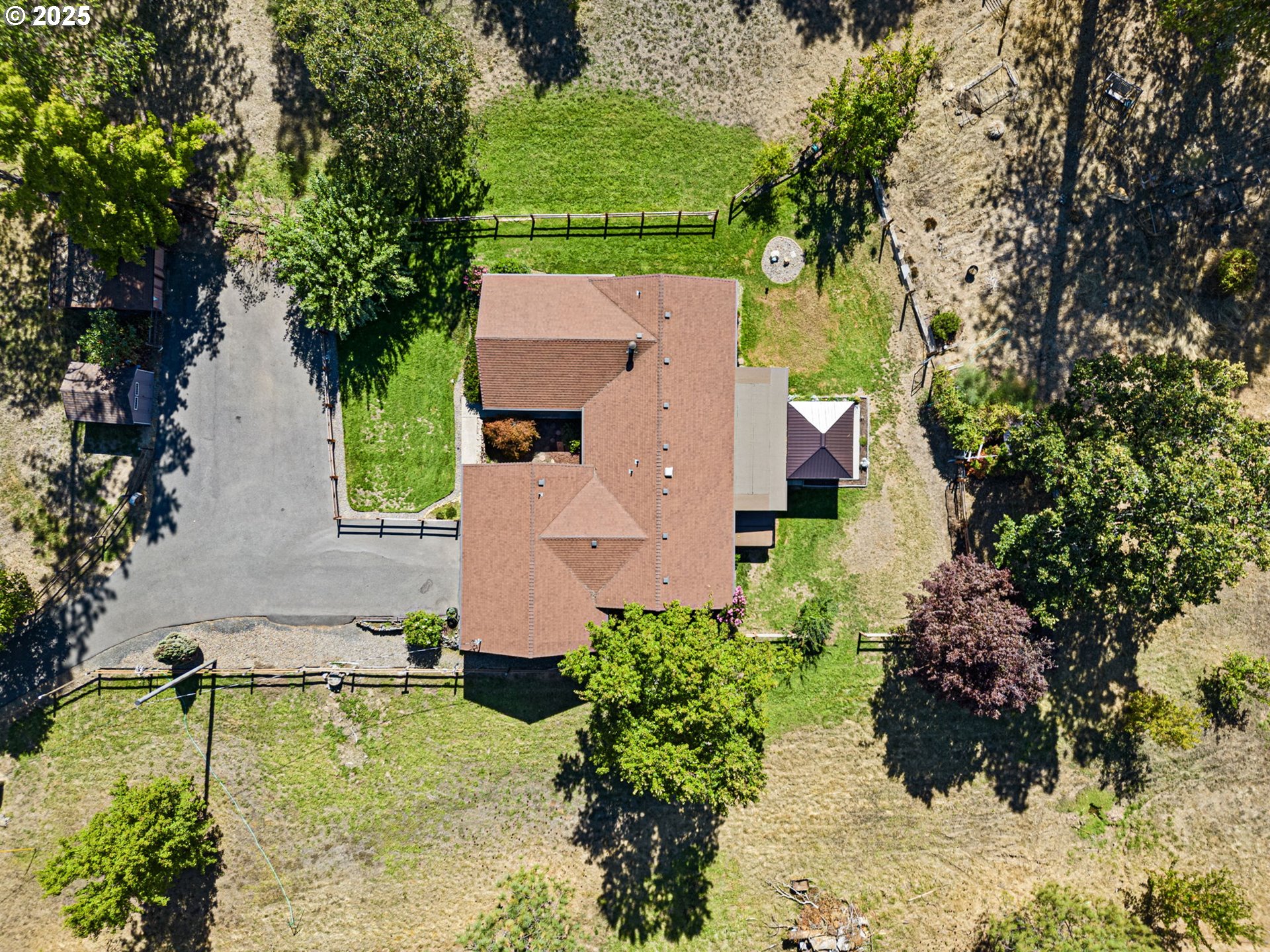 1580 Robertson Bridge Road Grants Pass, OR 97526 - Photo 5 of 29