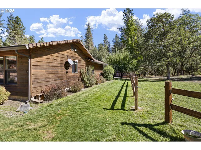 a view of outdoor space