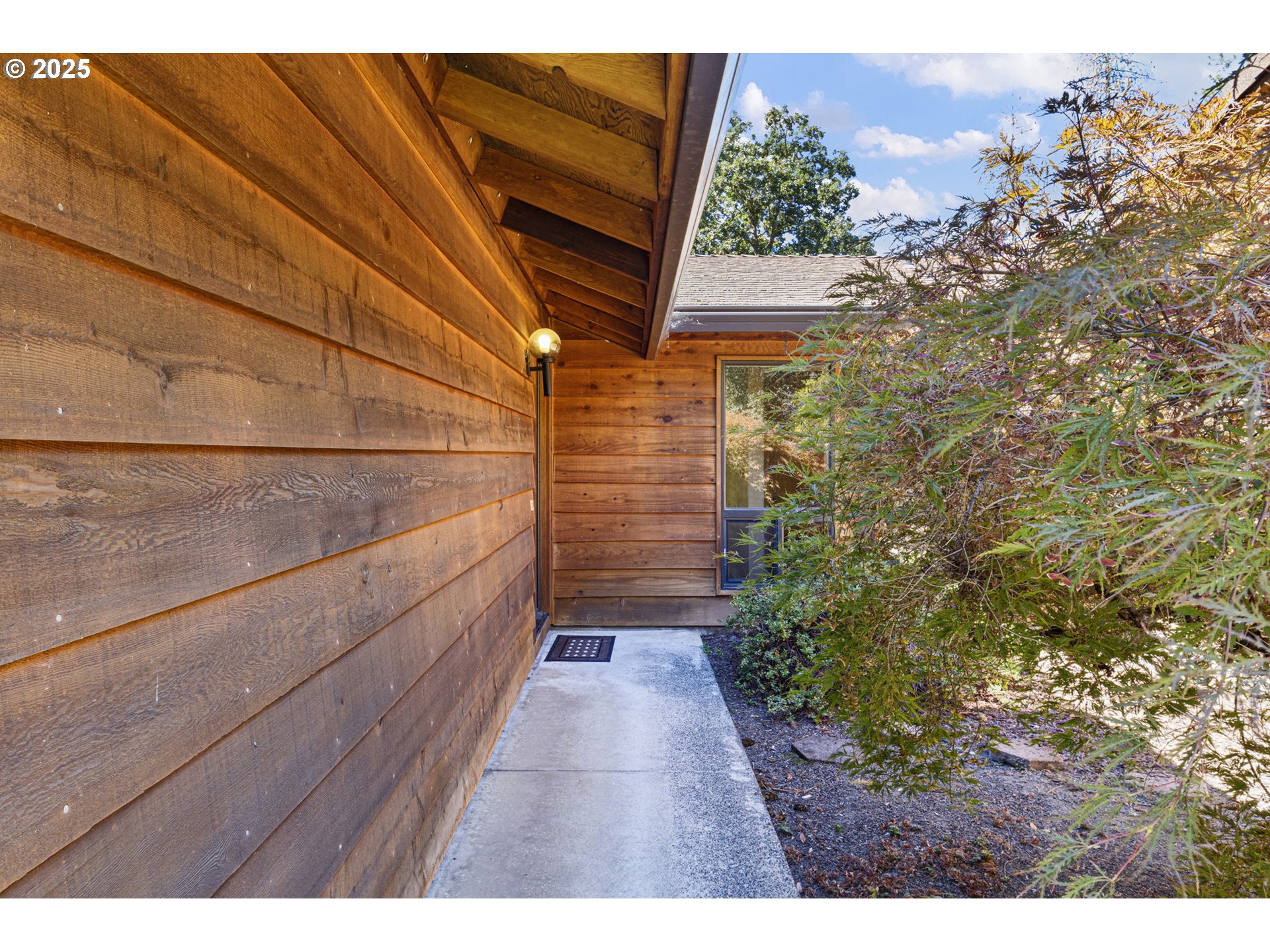 1580 Robertson Bridge Road Grants Pass, OR 97526 - Photo 10 of 29