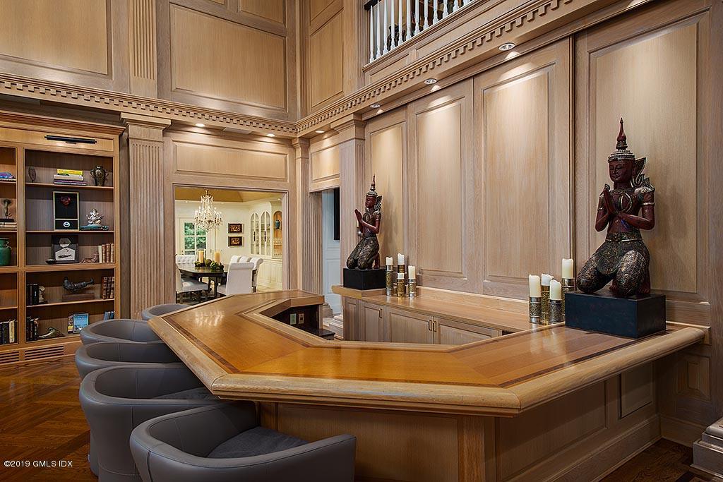 80 Midwood Road Greenwich, CT 06830 - Photo 5 of 30 a kitchen with a table and chairs