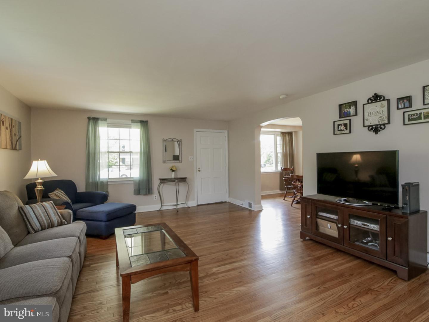 541 Wayne Avenue Springfield, PA 19064 - Photo 4 of 25