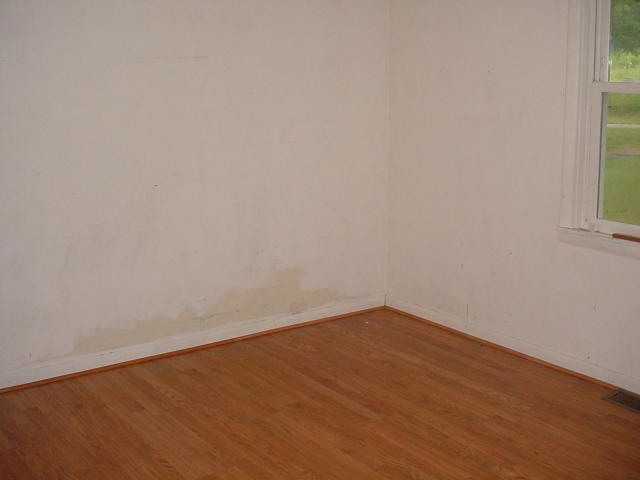154 Elk Fork Road Pioneer, TN 37847 - Photo 4 of 6 154 elk fork rd bed room