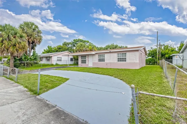 $356,500 | 1570 West 13th Street, Riviera Beach, FL 33404