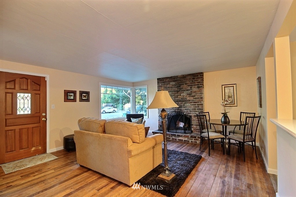3532 Southeast 5th Street Renton, WA 98058 - Photo 3 of 18