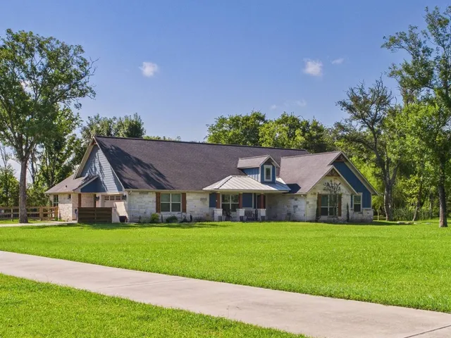 $550,000 | 33611 Blue Crab Court, Richwood, TX 77531