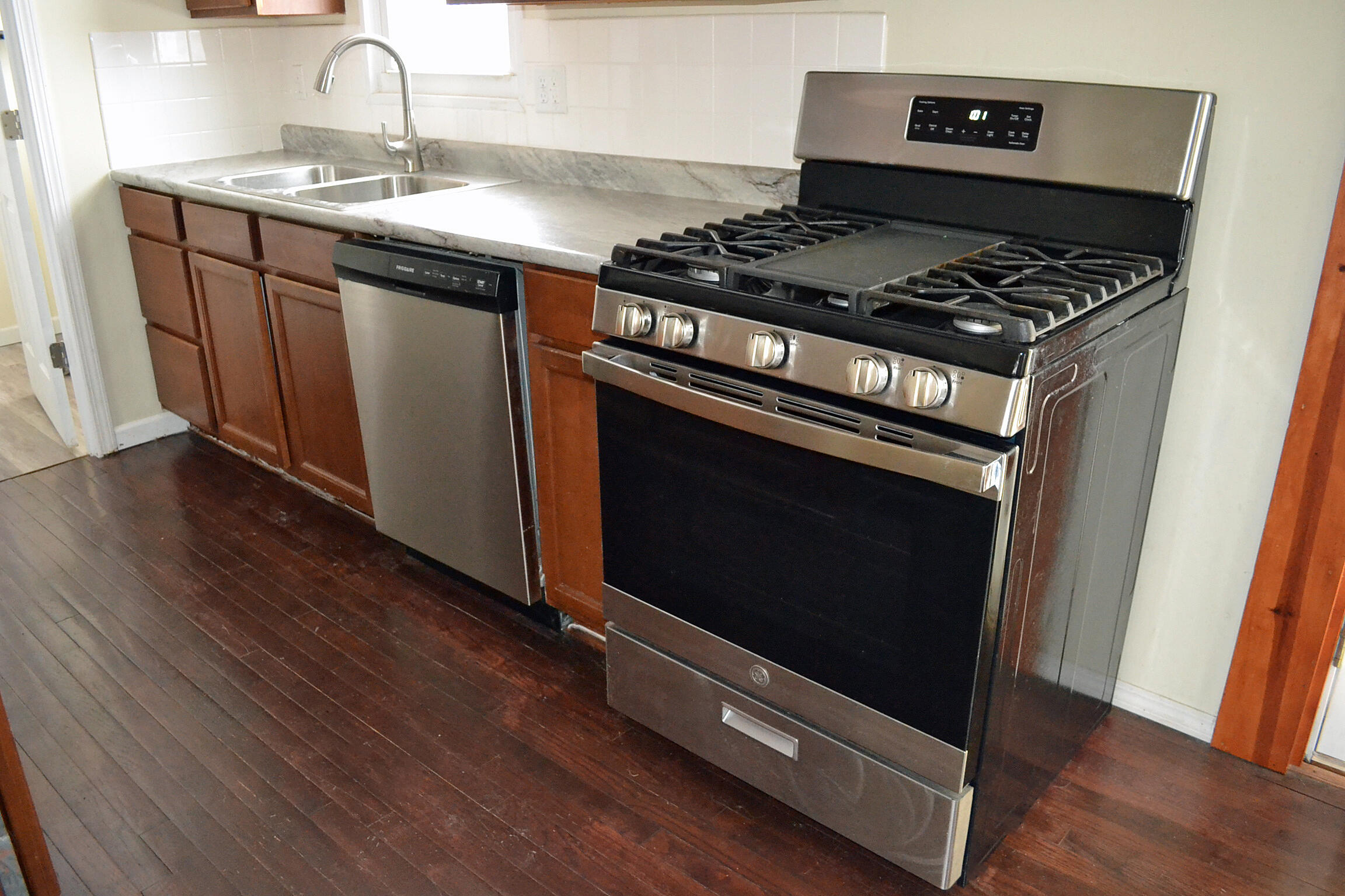 740 Imperial Road Valparaiso, IN 46385 - Photo 8 of 33 2304x1536