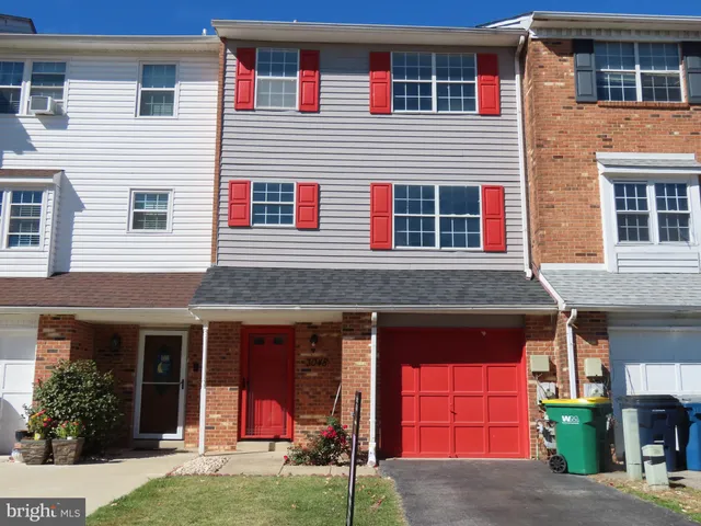 a view of brick building with a yard