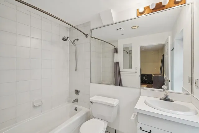 $4,500 | 518 Gregory Avenue, Unit A222, Weehawken, NJ 07086