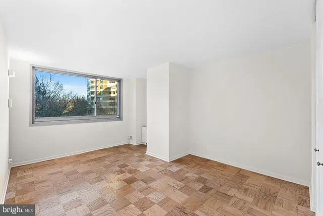 a view of empty room with window