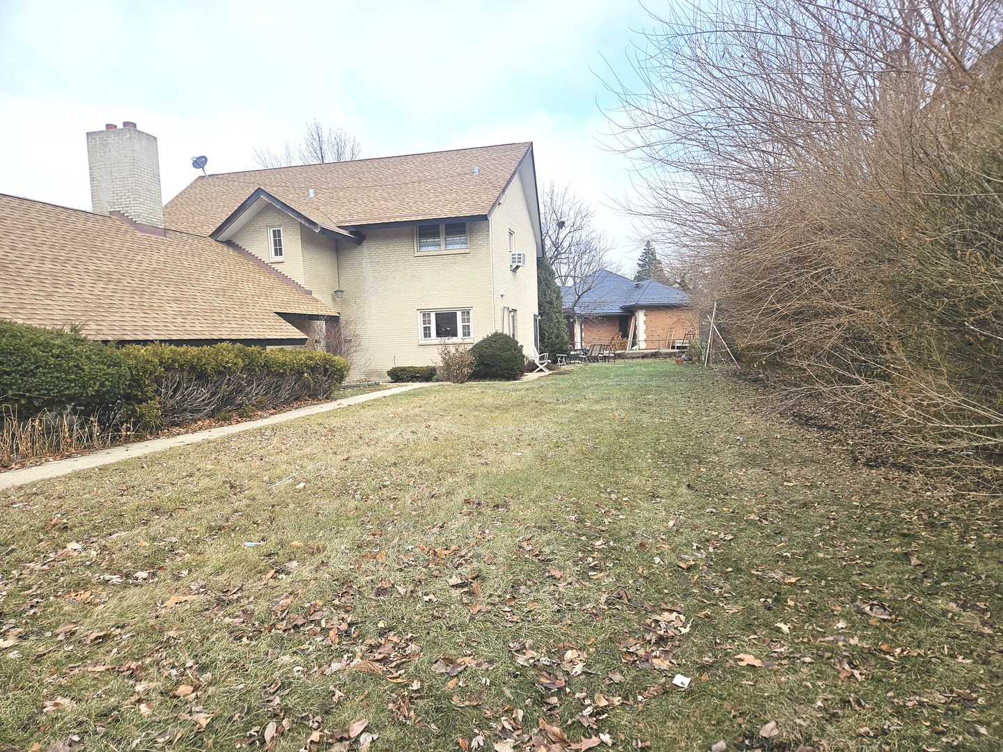 863 North Northwest Highway Park Ridge, IL 60068 - Photo 2 of 31 a view of a house with a yard