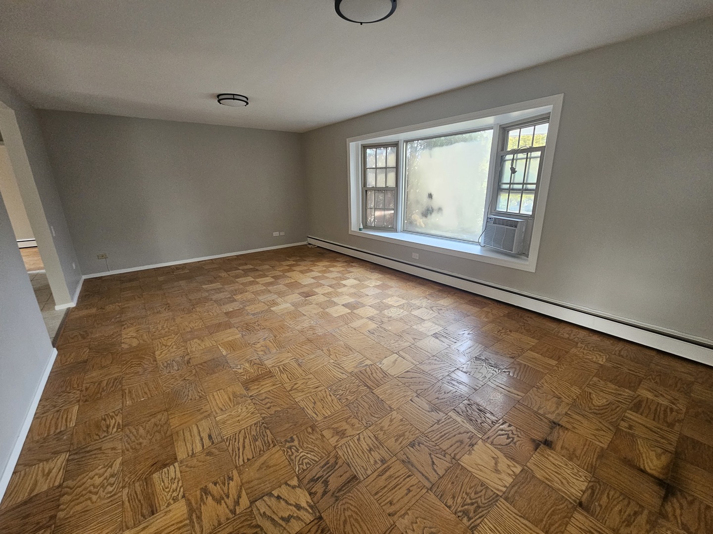 863 North Northwest Highway Park Ridge, IL 60068 - Photo 10 of 31 an empty room with windows
