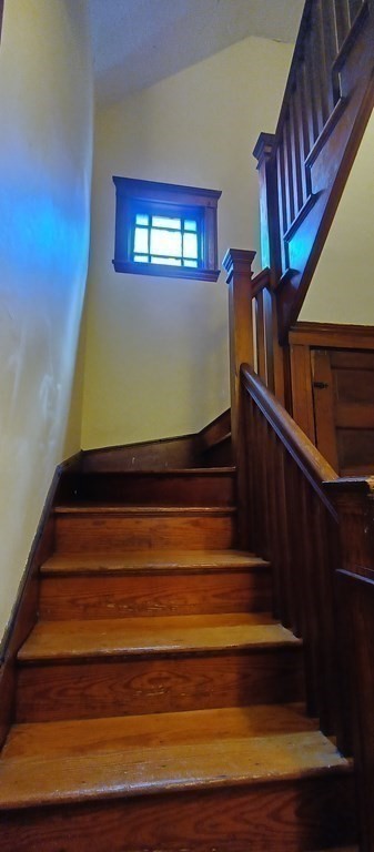 370 R Grove Boston, MA 02132 - Photo 6 of 12 a view of entryway