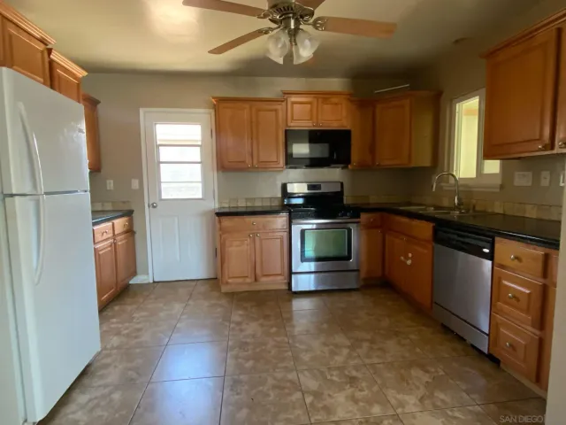 $3,600 | 634 Aster Street, Escondido, CA 92027