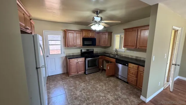 $3,600 | 634 Aster Street, Escondido, CA 92027