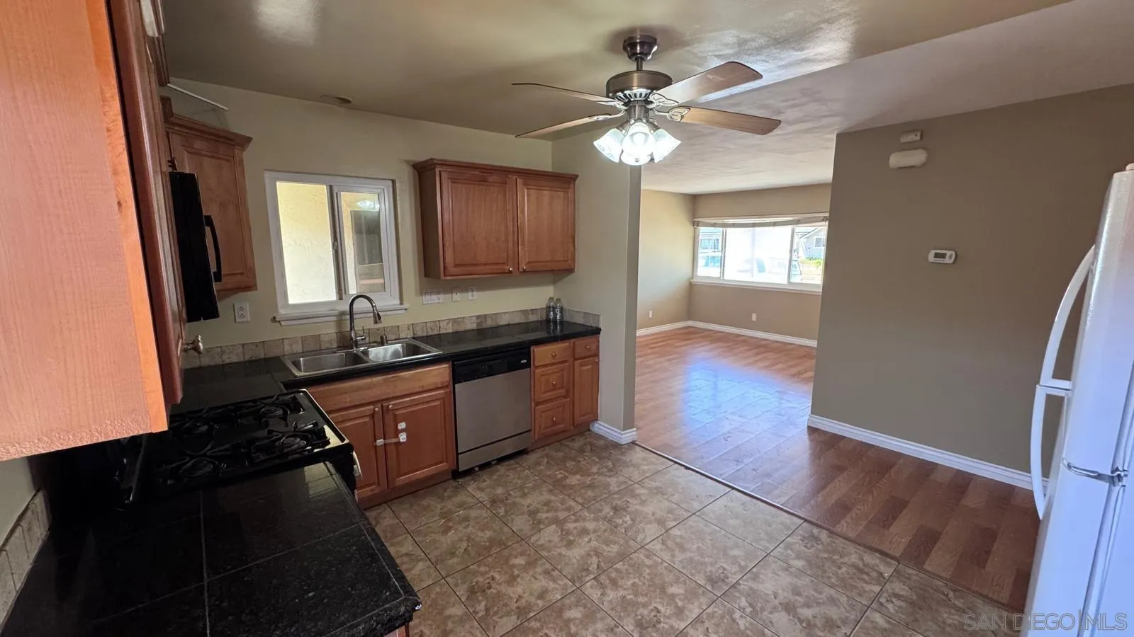 634 Aster Street Escondido, CA 92027 - Photo 6 of 22