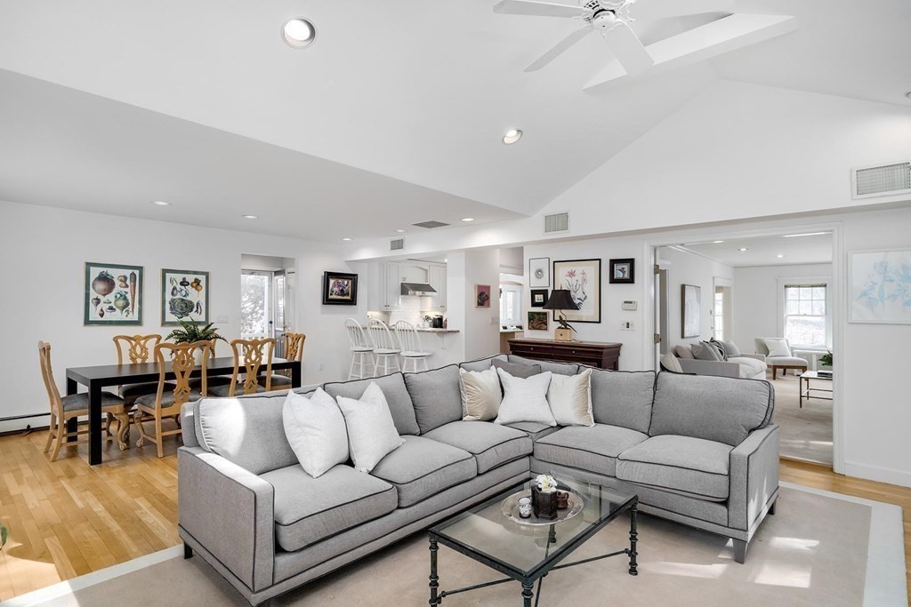 65 Wilde Road Newton, MA 02468 - Photo 4 of 14