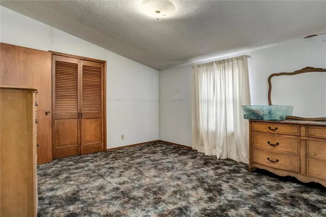 $250,000 | 7600 West 67th Street, Mission, KS 66202