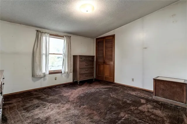 $250,000 | 7600 West 67th Street, Mission, KS 66202