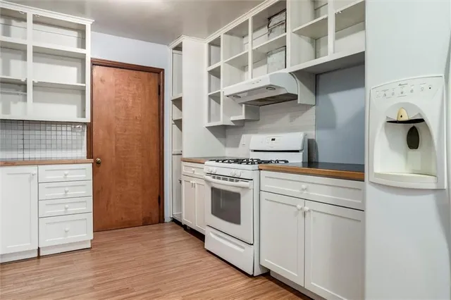 $250,000 | 7600 West 67th Street, Mission, KS 66202