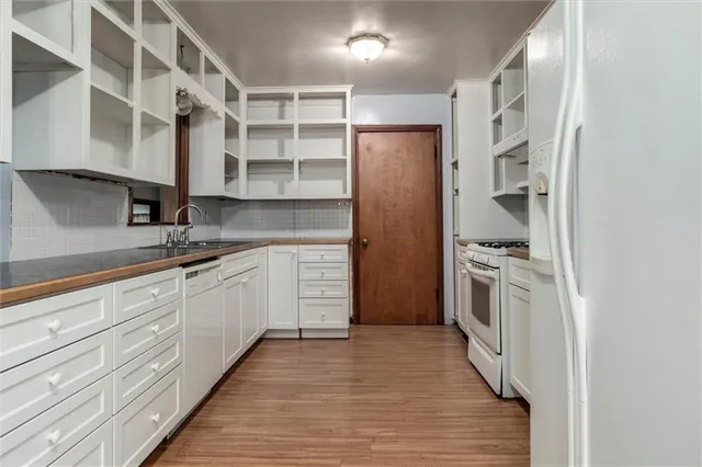 $250,000 | 7600 West 67th Street, Mission, KS 66202