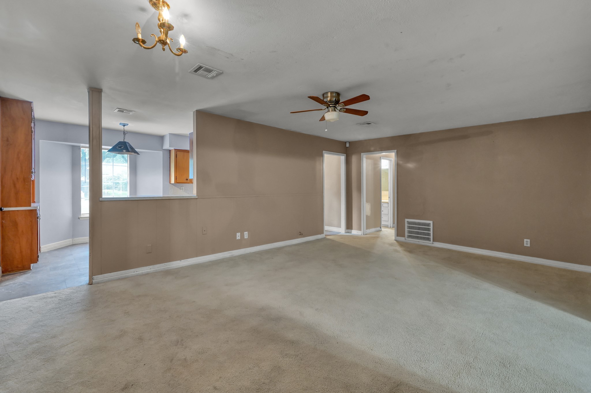 405 Wilson Road Conroe, TX 77301 - Photo 12 of 29