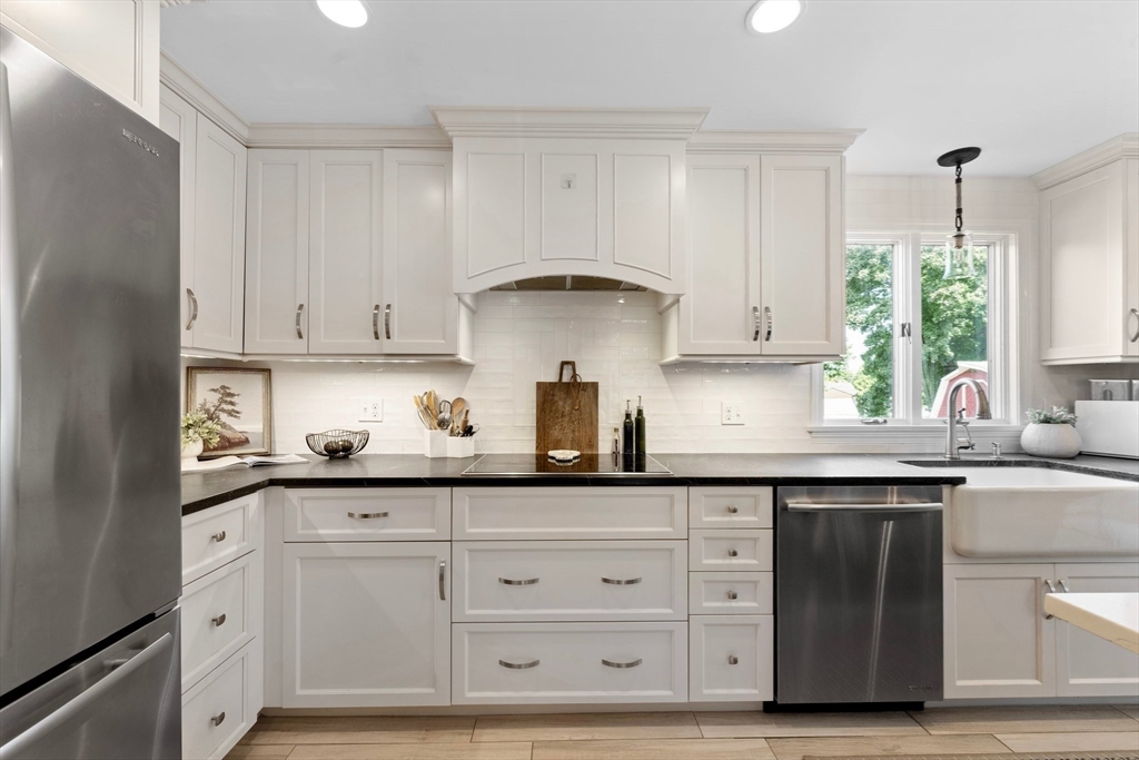 1141 Main Street Reading, MA 01867 - Photo 4 of 42